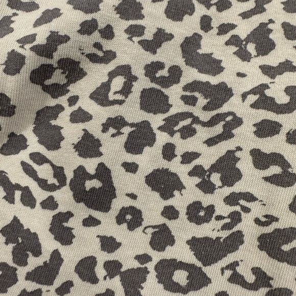 White Crow Leopard Print V-Neck Women's Top - Picture 7 of 10